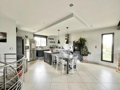 Maison - 182 m² - 6 pièces