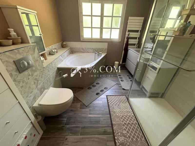 Maison - 205 m² - 8 pièces