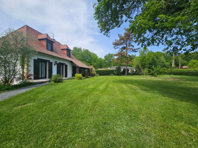 Maison - 207 m² - 8 pièces