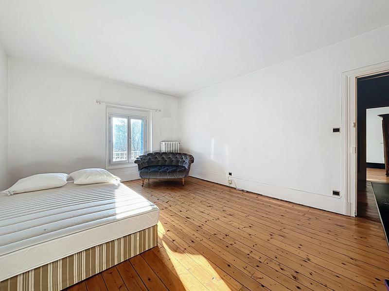 Maison - 261 m² - 8 pièces