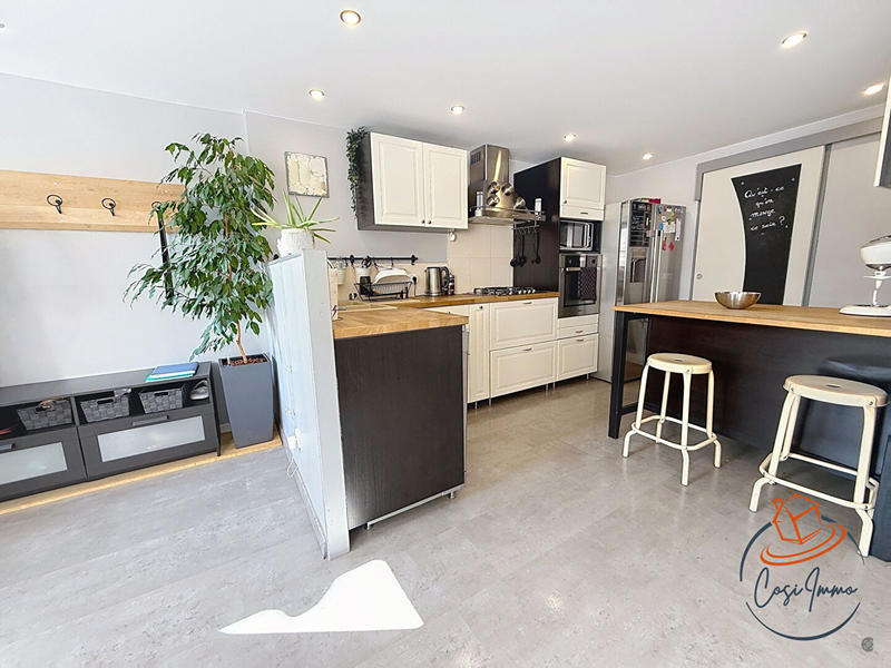 Maison - 240 m² - 7 pièces