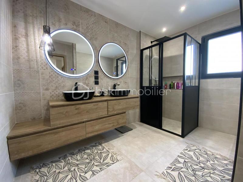 Maison - 180 m² - 6 pièces