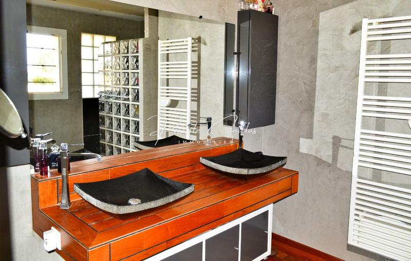 Villa - 216 m² - 7 pièces