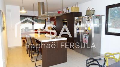 Maison - 230 m² - 6 pièces