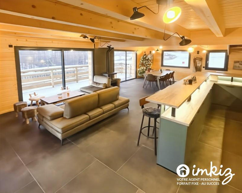 Maison - 220 m² - 9 pièces