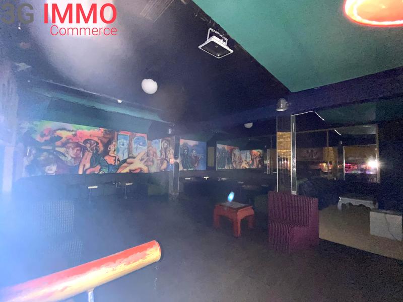 Local commercial - 550 m² - 9 pièces