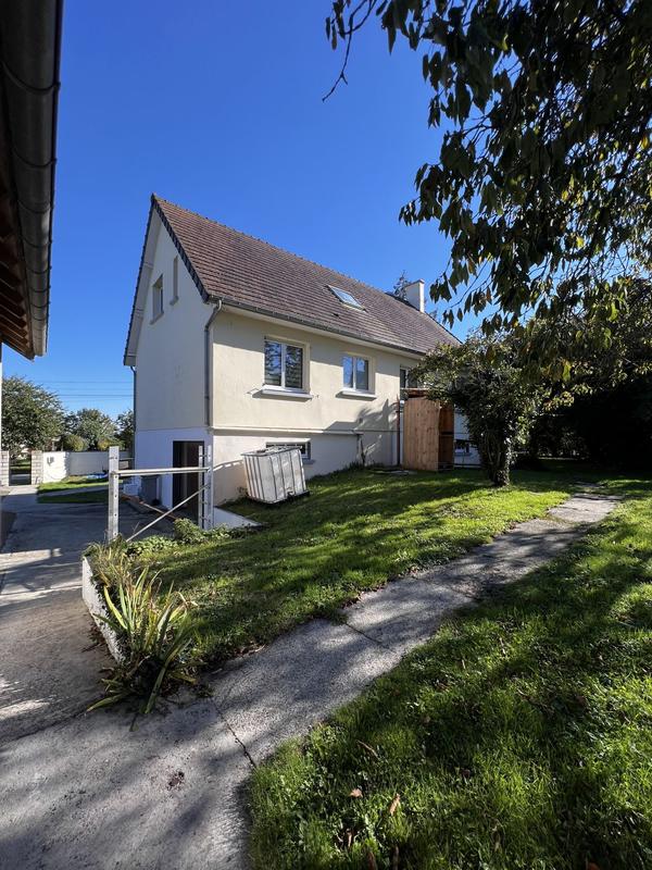 Maison traditionnelle - 128 m² - 9 pièces