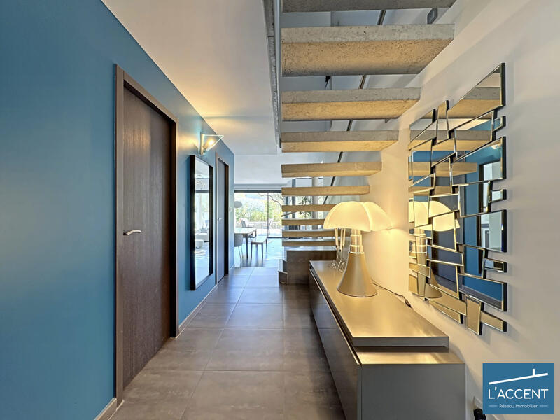 Maison - 185 m² - 7 pièces