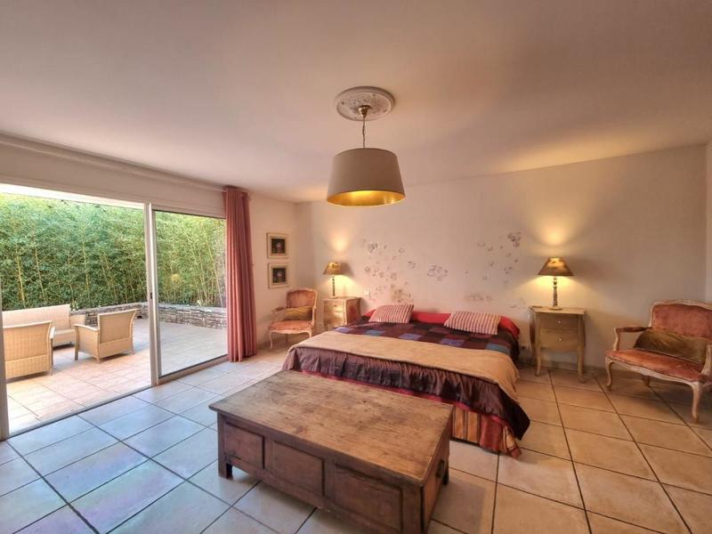 Propriété - 425 m² - 7 pièces