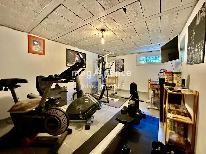 Maison - 202 m² - 7 pièces