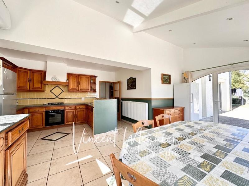 Maison - 216 m² - 9 pièces