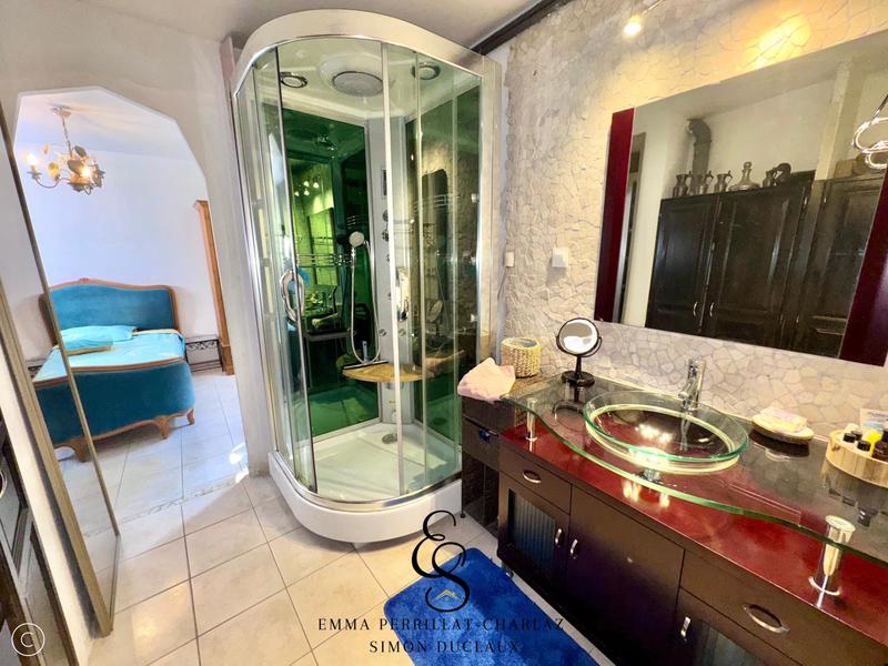 Maison - 400 m² - 16 pièces