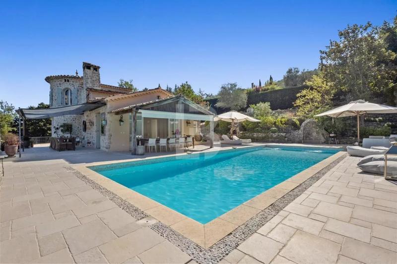 Demeure - 451 m² - 15 pièces