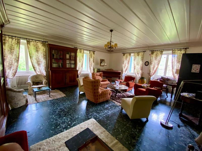 Maison - 295 m² - 9 pièces