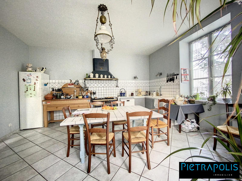 Maison - 270 m² - 8 pièces