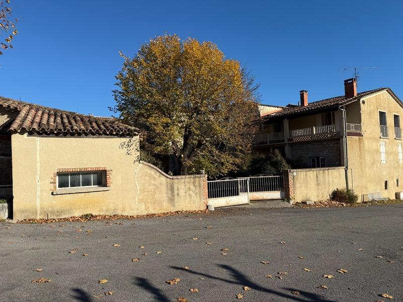 Maison - 250 m² - 10 pièces