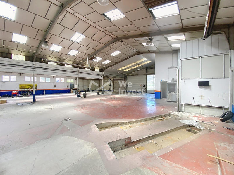 Local commercial - 1 900 m²