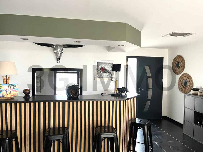 Maison - 210 m² - 7 pièces