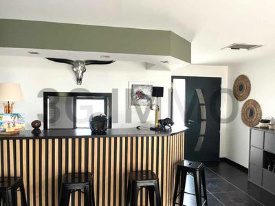 Maison - 210 m² - 7 pièces