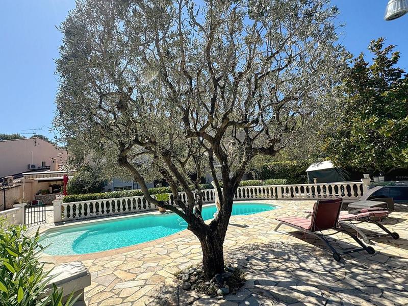 Maison - 140 m² - 5 pièces