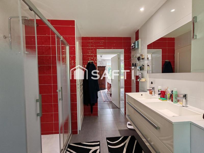 Maison - 249 m² - 8 pièces