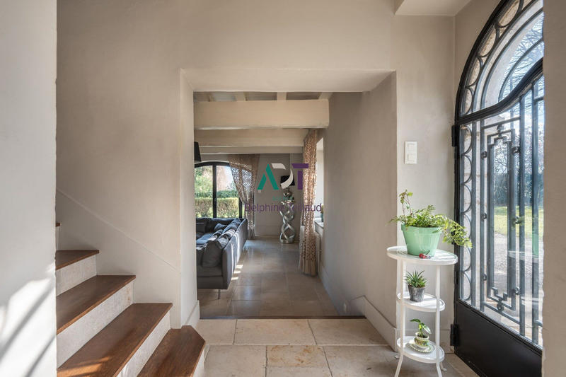 Maison - 465 m² - 9 pièces