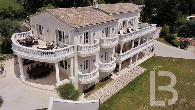 Villa - 385 m² - 11 pièces