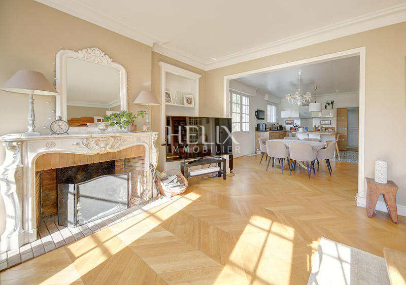 Maison - 250 m² - 8 pièces