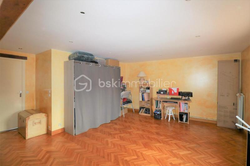 Maison - 230 m² - 7 pièces