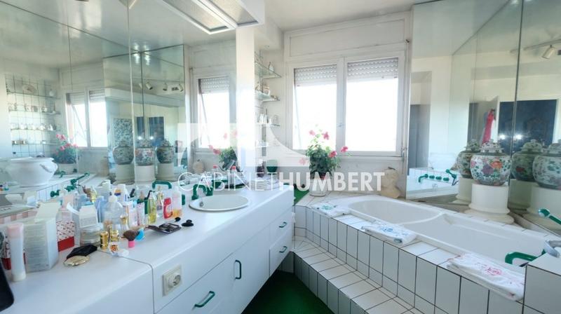 Appartement - 182 m² - 6 pièces