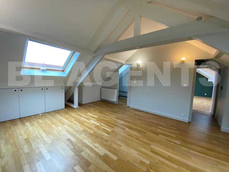 Maison de ville - 262 m² - 9 pièces