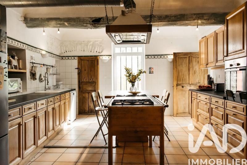 Maison - 750 m² - 24 pièces