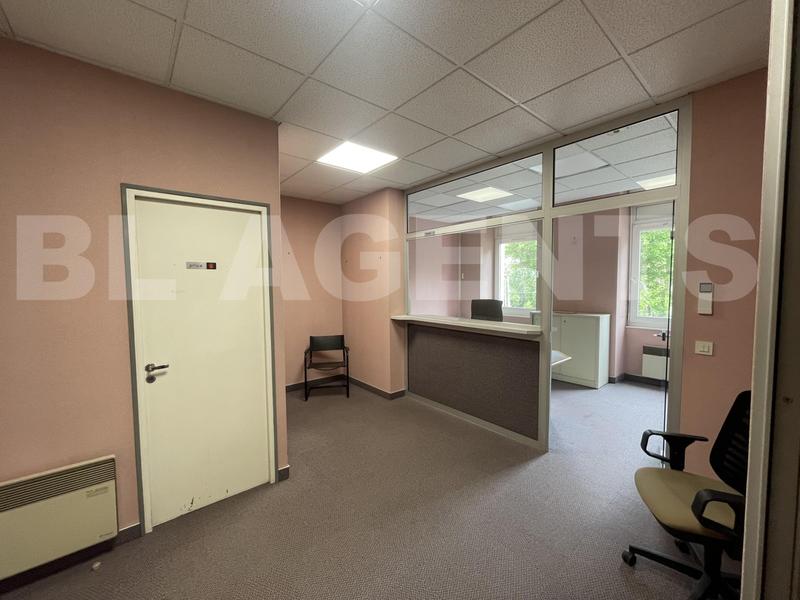 Entrepôt - 163 m² - 8 pièces