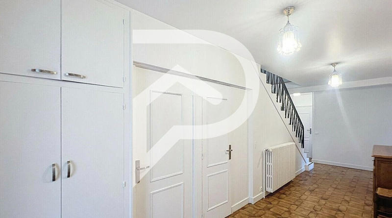 Maison - 170 m² - 8 pièces