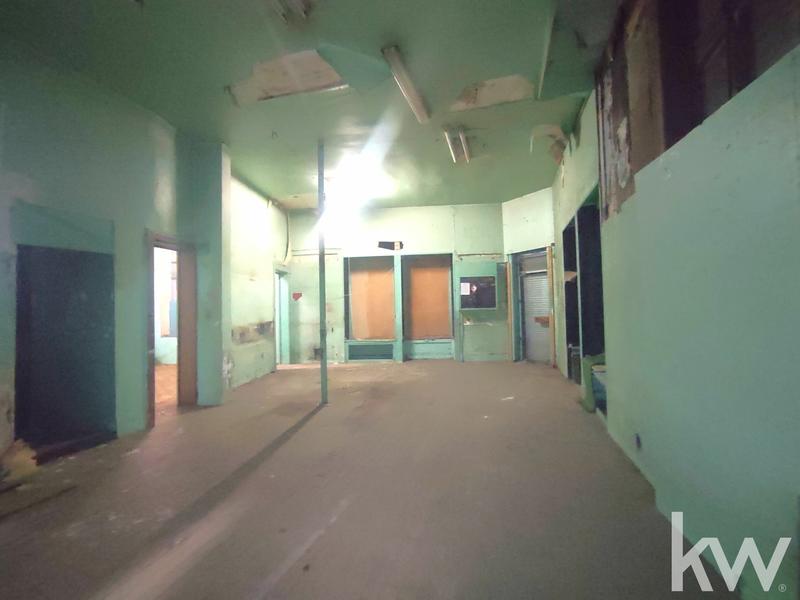 Local commercial - 118 m² - 4 pièces