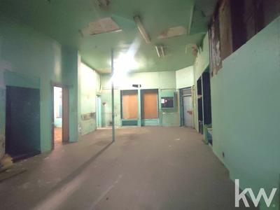 Local commercial - 118 m² - 4 pièces