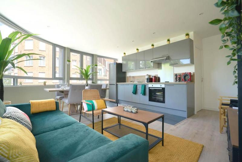 Appartement - 99 m² - 6 pièces