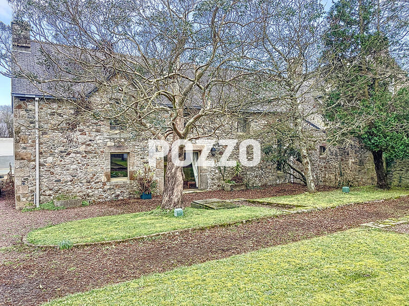 Maison - 420 m² - 12 pièces