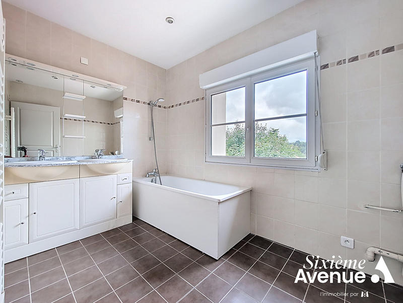 Maison de maîtres - 605 m² - 14 pièces