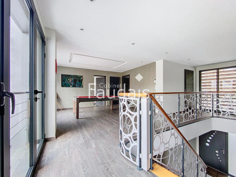 Maison - 224 m² - 8 pièces