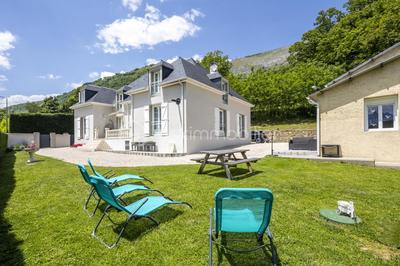 Propriété - 324 m² - 13 pièces