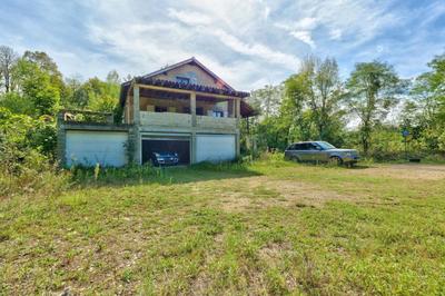 Maison - 215 m² - 7 pièces