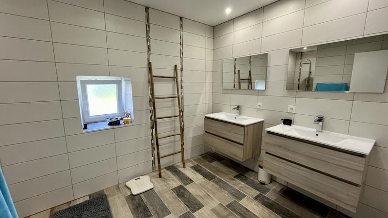 Maison traditionnelle - 219 m² - 11 pièces