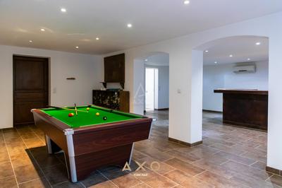 Maison - 278 m² - 8 pièces