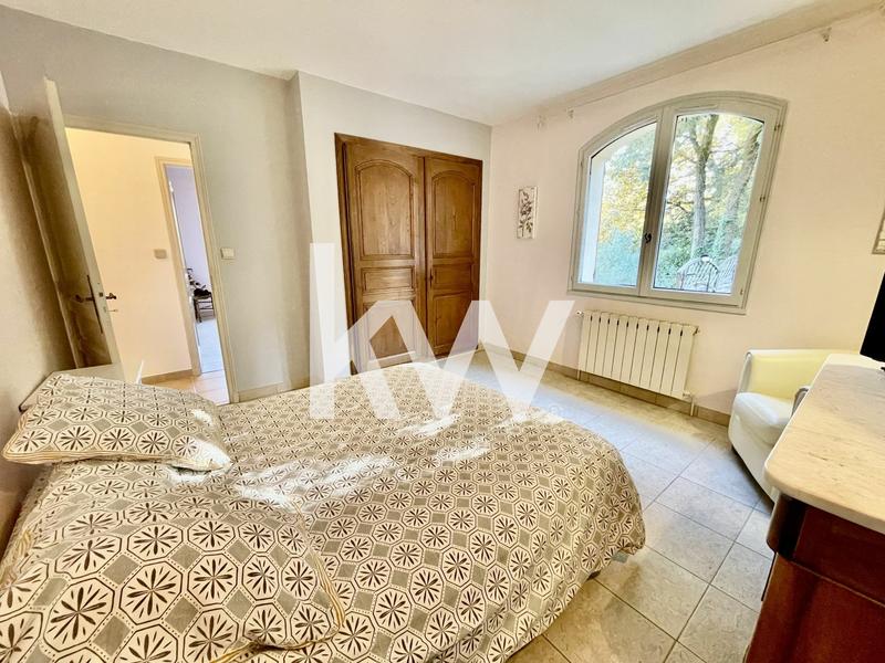 Maison - 222 m² - 6 pièces