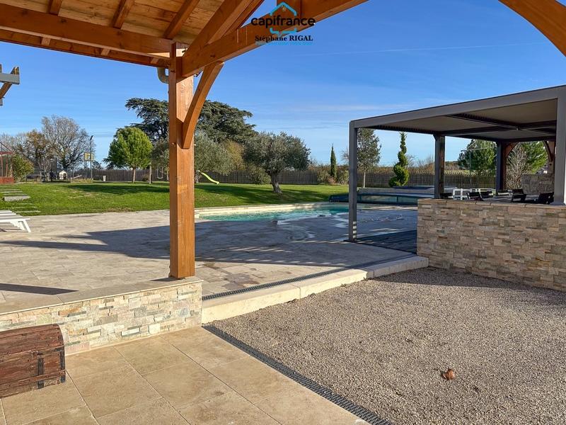 Propriété - 229 m² - 7 pièces