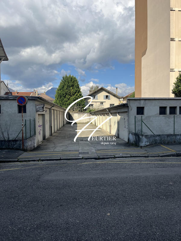 Parking / Garage - 12 m²