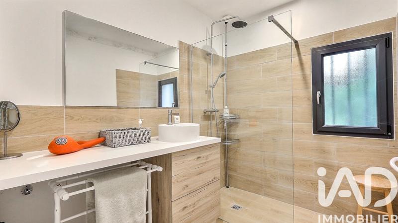 Maison - 230 m² - 8 pièces