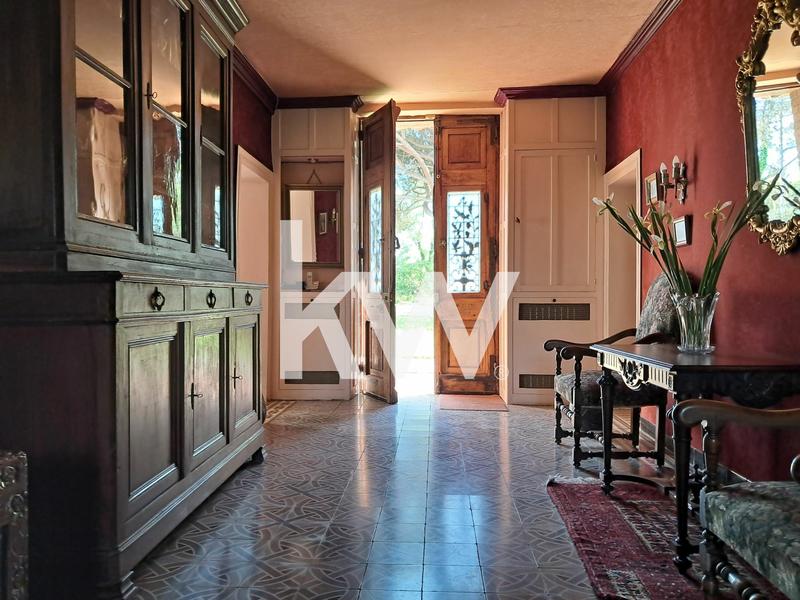 Maison - 381 m² - 10 pièces