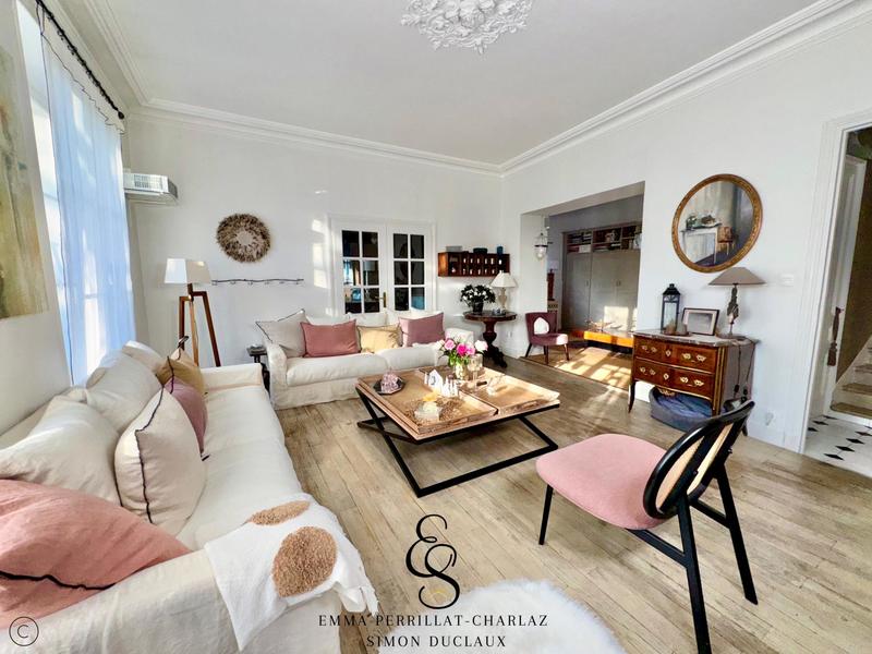 Villa - 230 m² - 11 pièces